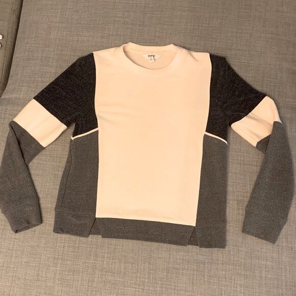 BB Dakota Off Duty Round Neck Sweater New no tag - Picture 1 of 5